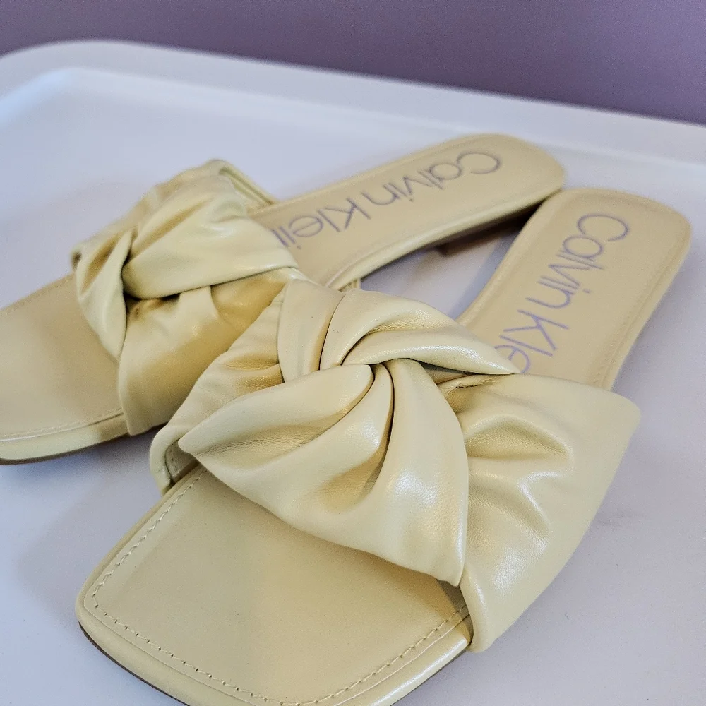 New in Box Calvin Klein Butter Yellow Mokio Knotted Flat Slide Sandals - Picture 4 of 11